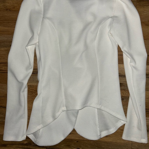 Fashion Nova white blazer - Picture 5 of 6